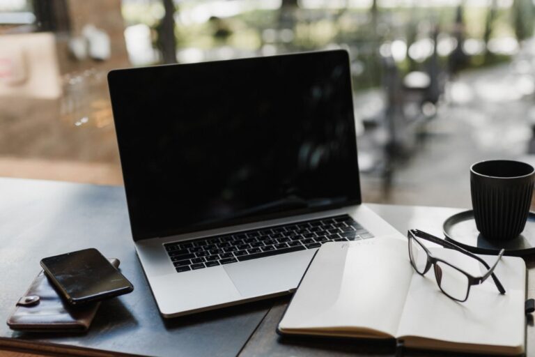 como limpar a tela do notebook