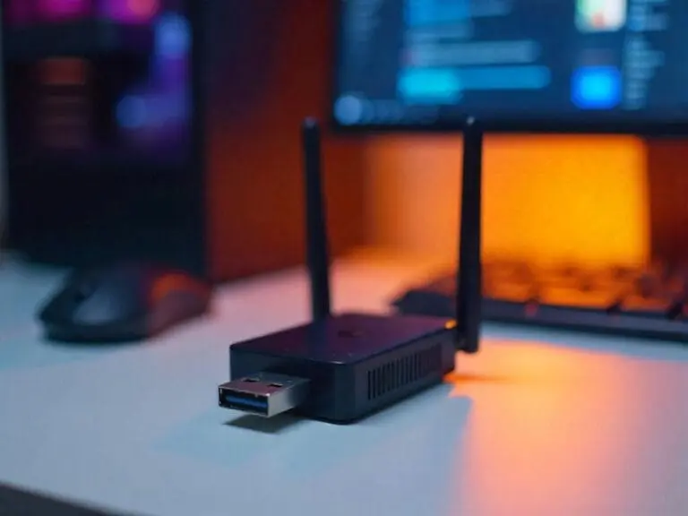 Imagem ilustrativa de um adaptador wifi. Foto: Freepik IA.