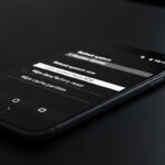 Tela de Recovery Mode de um celular Android mostrando as opções restart bootloader e reboot system now em fundo preto Prompt de geração: "Tela de celular Android no modo Recovery com menu de texto em fundo preto mostrando opções como reboot system now e restart bootloader, estilo screenshot técnico realista"
